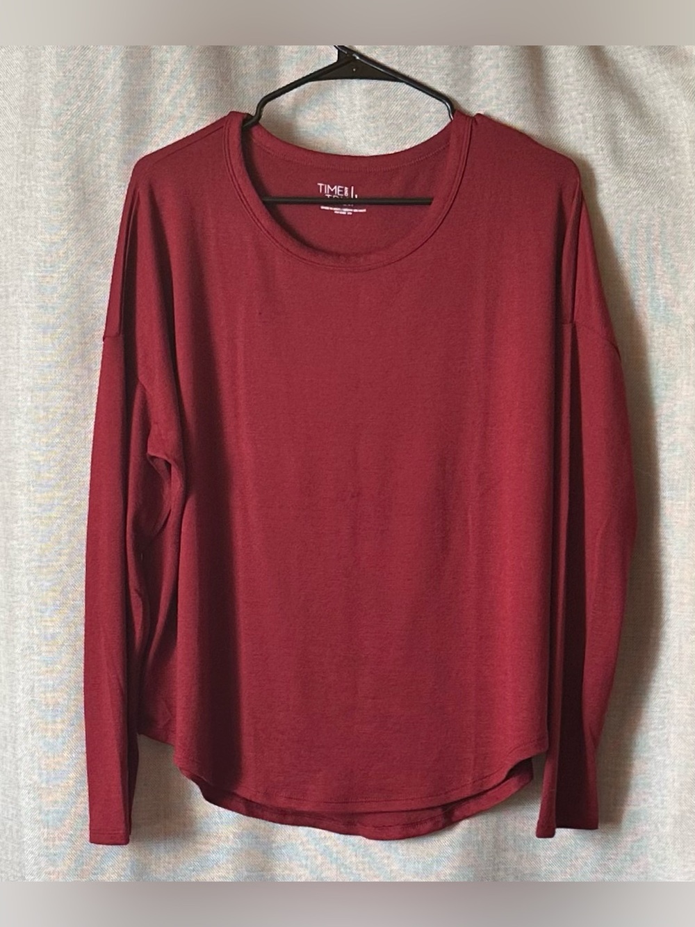 Time and Tru•long-sleeve crewneck tee•large•maroon/burgundy/red•rayon/polyester